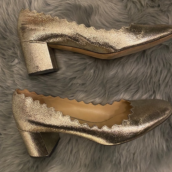 Chloé Lauren Scalloped Metallic Leather Pump - Picture 1 of 8